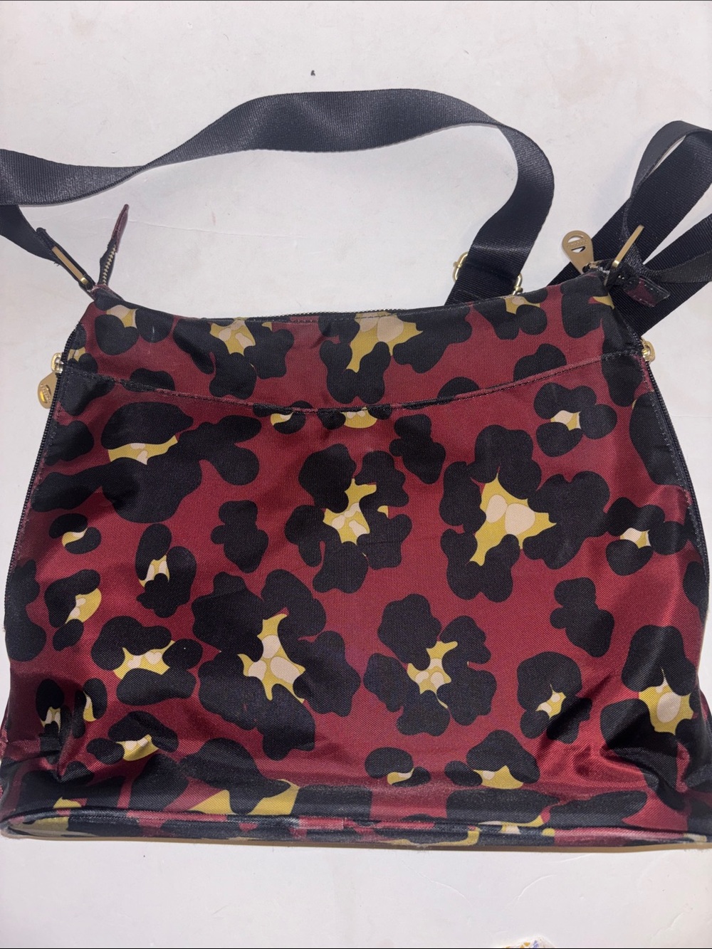 BAGGALLINI BRAND NYLON BAG MAROON BLACK TAN CAMOUFLAGE PATTERN GOLD HARDWARE - Picture 4 of 15
